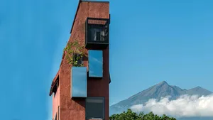 Cel mai îngust hotel din lume măsoară doar 2,8 metri lăţime şi are cinci etaje