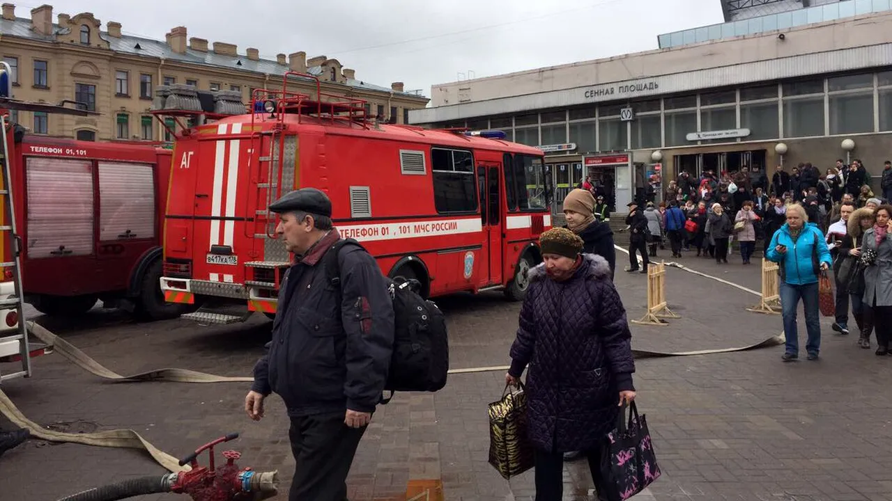 FOTO, VIDEO. Cel puţin 14 morţi şi 45 de răniţi în ATACUL TERORIST comis la metroul din Sankt-Petersburg. Doi indivizi căutaţi activ 