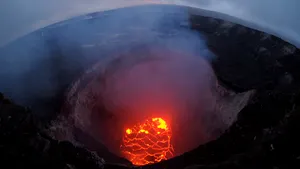 Un vulcan din Indonezia a erupt. Mai multe localităţi au fost evacuate