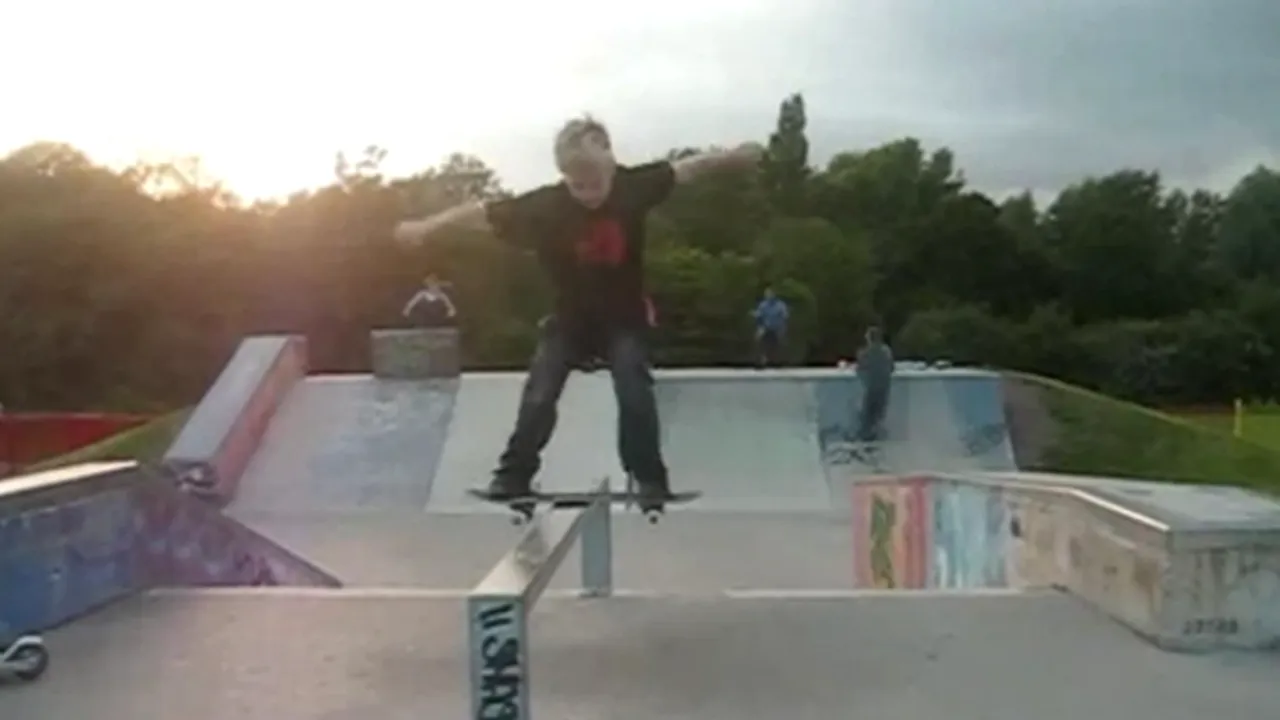 Pe skateboard de la 2 ani. Imaginile care au adunat peste 13 milioane de vizualizări pe Youtube - VIDEO