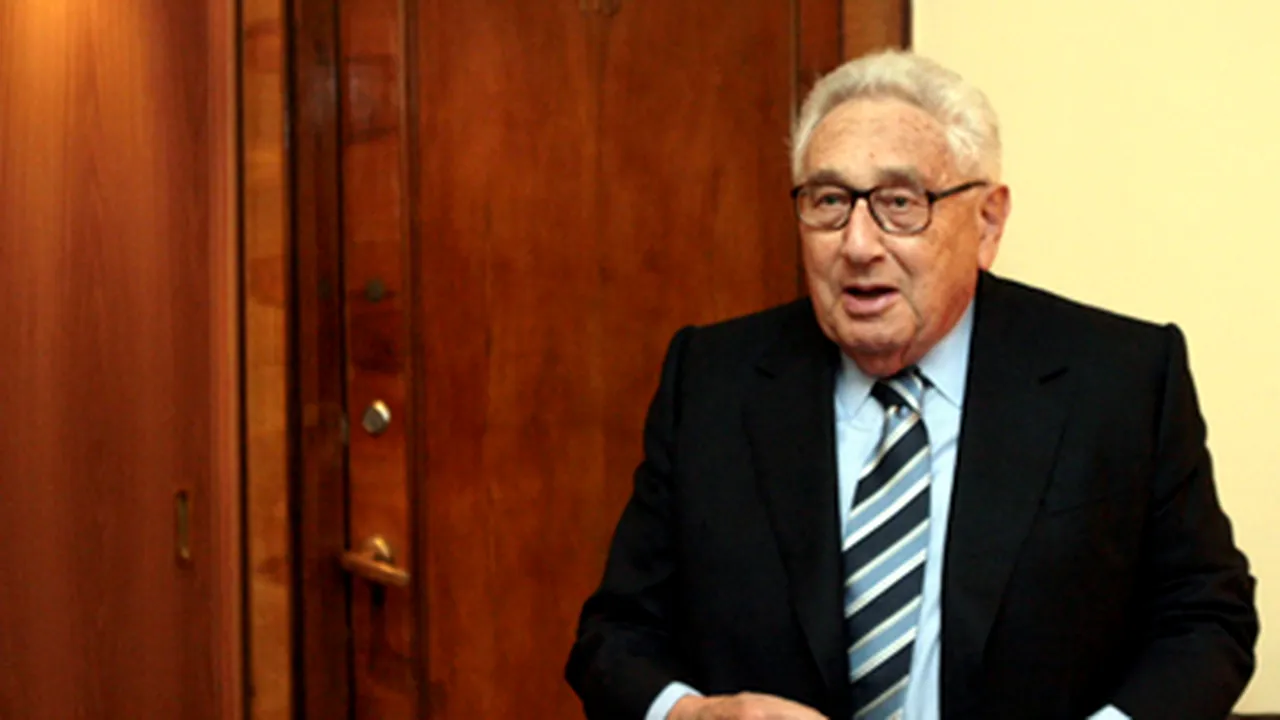 Fostul secretar de Stat american Henry Kissinger a fost externat şi este în 