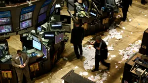 FOCUS: Cea mai drastică scădere a Bursei după nouă luni, de 51%, din ultimii nouă ani (Galerie Foto)