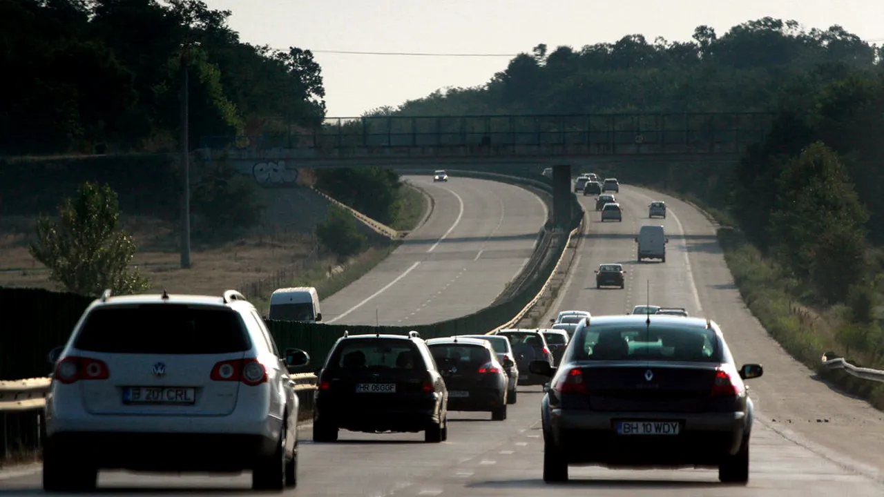 MINIVACANŢA de 1 mai | TRAFIC aglomerat pe drumurile spre staţiunile de pe Valea Prahovei şi Litoral. Şoferii aşteaptă pe podul de la Mărăcineni peste o oră/ Situaţia drumurilor | FOTO, VIDEO