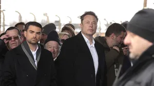 Elon Musk a vizitat lagărul de exterminare de la Auschwitz