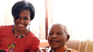 Michelle Obama l-a vizitat pe Nelson Mandela - FOTO
