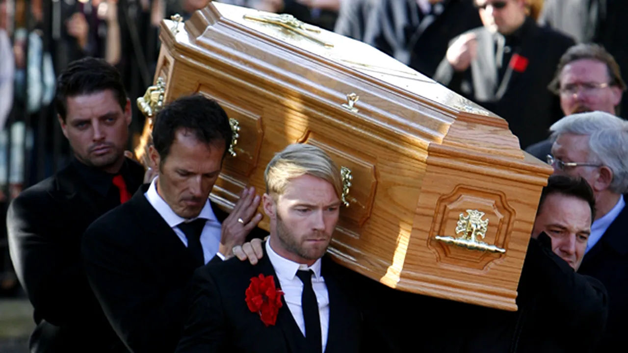 Membrii Boyzone i-au adus un omagiu lui Stephen Gately