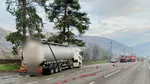 Scurgeri de acid sulfuric dintr-o cisternă. 28 de persoane au fost evacuate / A doua cisternă a ajuns la Comarnic