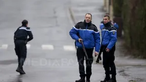 Avertisment MAE: Românii care urmează să călătorească sau se află în Franţa să manifeste prudenţă sporită