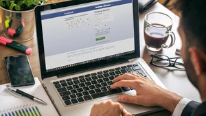 Cum ne comportăm pe Facebook? Sfaturi cheie pentru siguranţă în mediul online