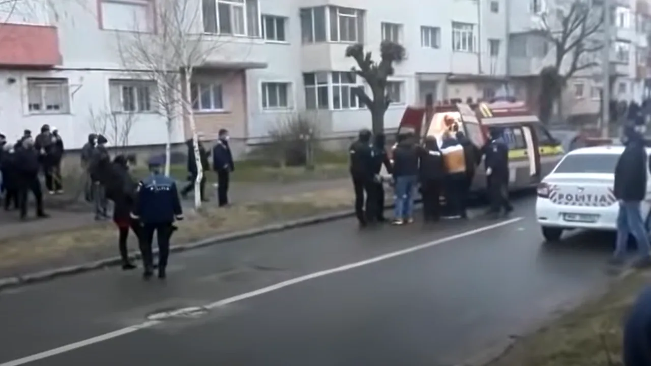 Reacţii la tragedia de la Oneşti: Atacatorul împuşcat de poliţişti, în spital. Liviu Chesnoiu explică cum se face diferenţa între o intervenţie reuşită şi un eşec total