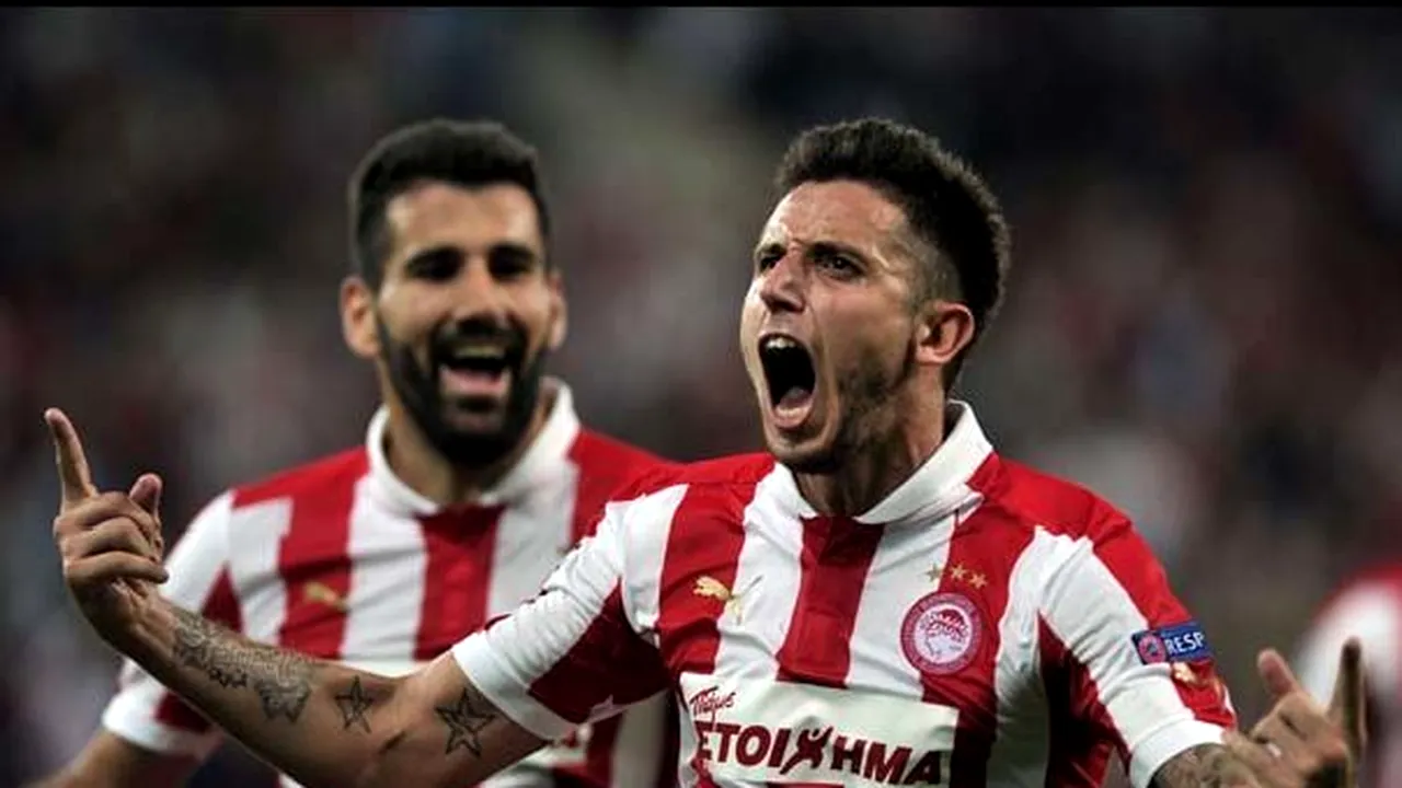 Fanii pasionaţi ai lui Olympiakos sărbătoresc o victorie istorică