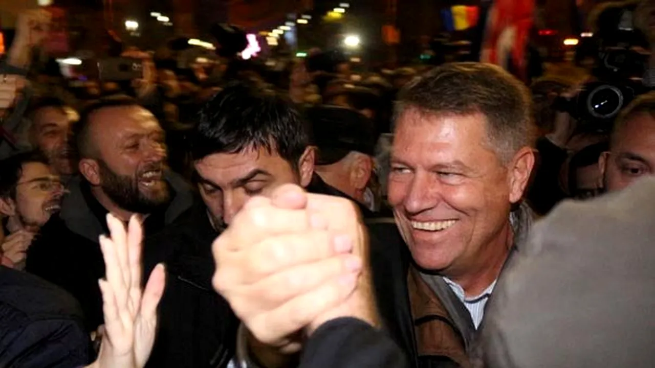Financial Times: Furia românilor faţă de corupţie a condus la victoria lui Iohannis
