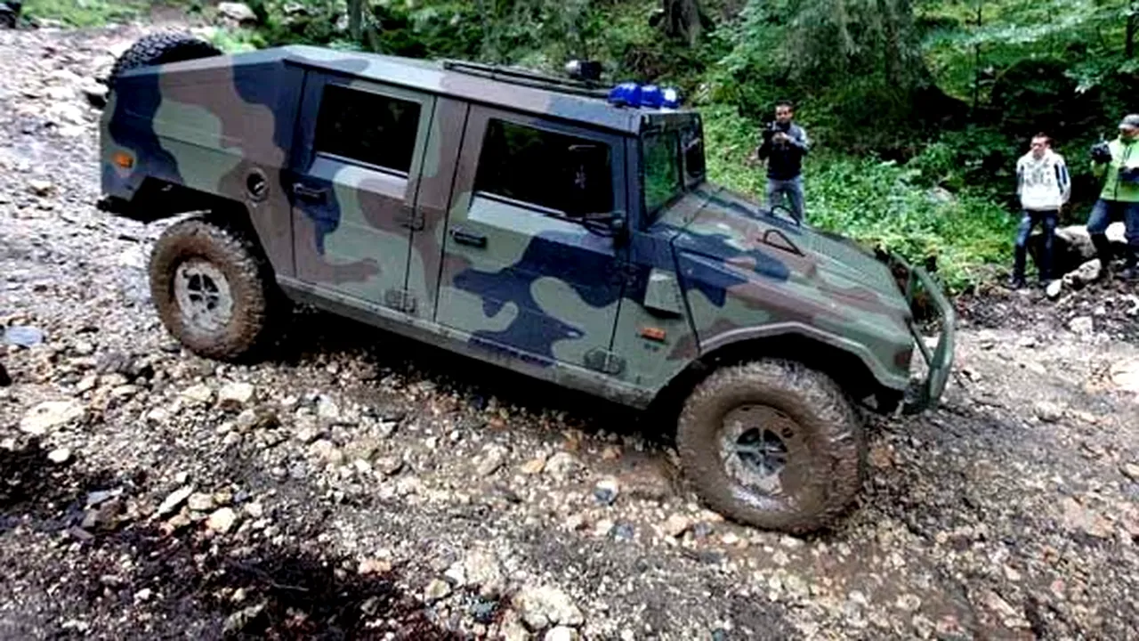 Salvamontiştii şi anchetatorii s-au retras de la locul prăbuşirii elicopterului - VIDEO
