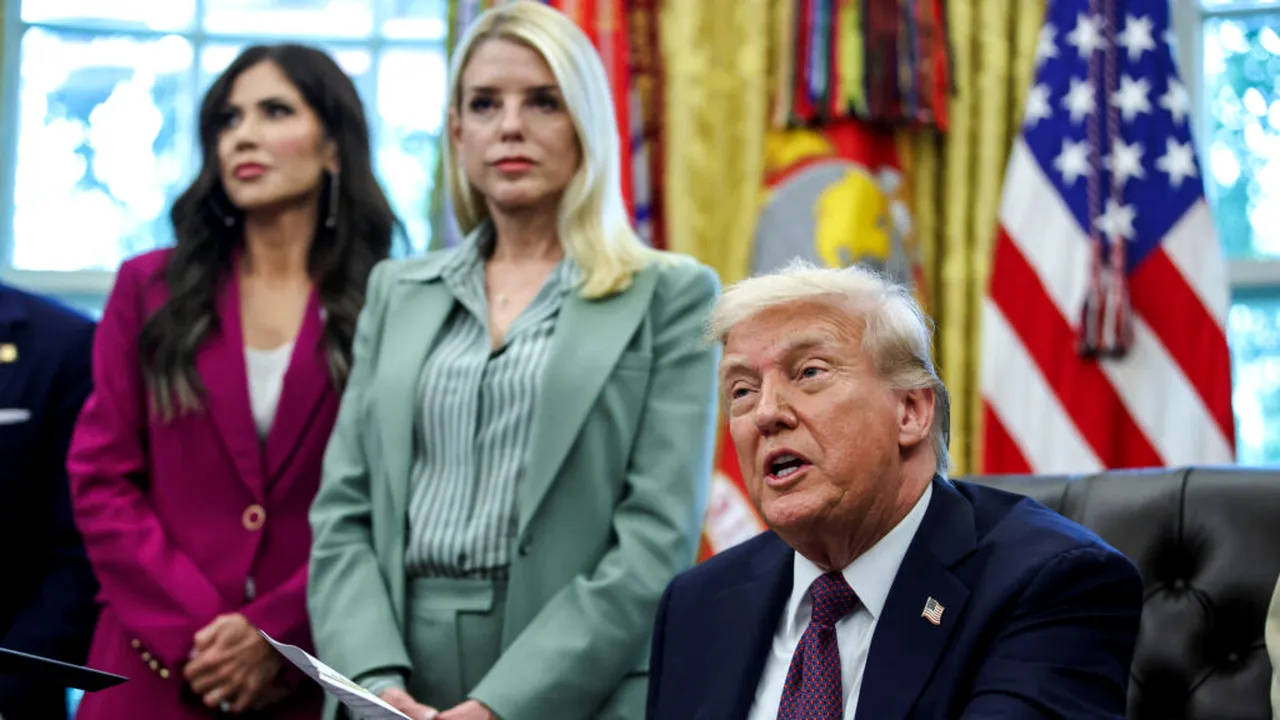 Donald Trump a demis-o pe Pam Bondi din funcția de procuror general al Statelor Unite
