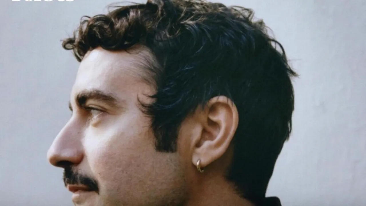 Directorul de creație Versace pleacă la scurt timp după vânzarea casei de modă către Prada