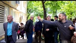 Cosette Chichirău, reclamată la CNCD pentru încurajarea umilirii unor protestatari în care s-au aruncat bancnote de 1 leu | FOTO