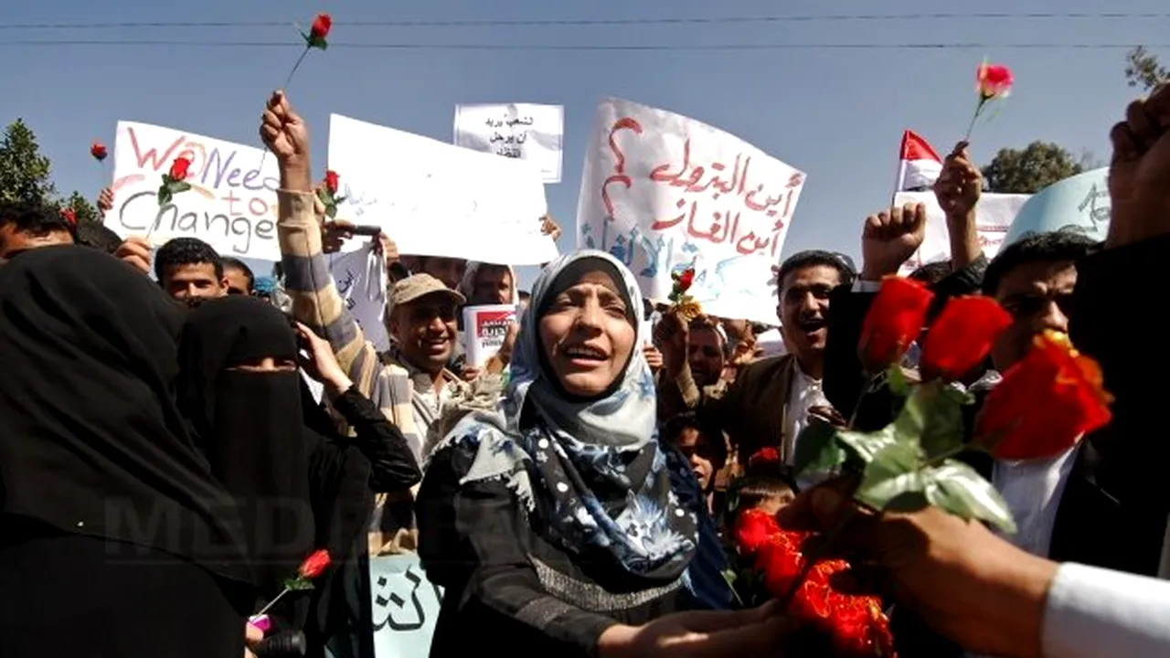 Mii de tineri manifestează în centrul capitalei Yemenului, cerând plecarea preşedintelui