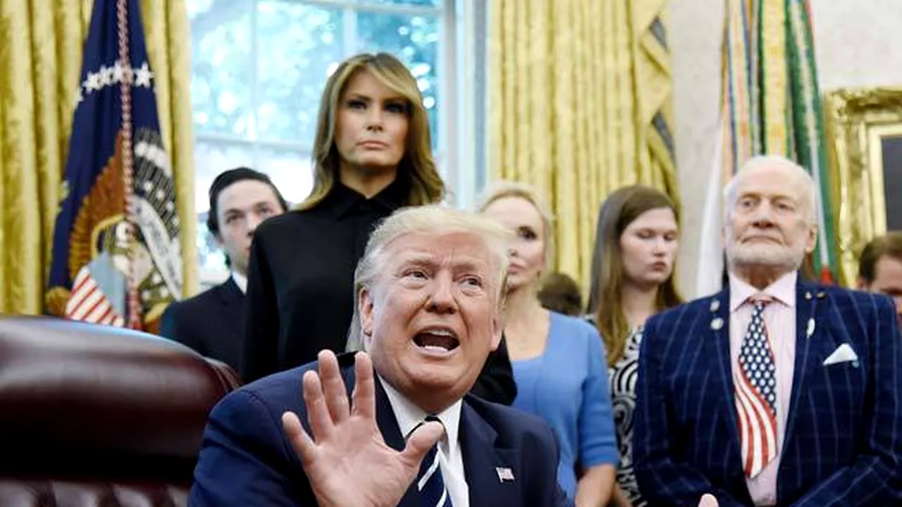 Donald Trump l-a retras pe candidatul propus pentru funcţia director al agenţiilor de informaţii din SUA