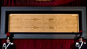 Peste un milion de oameni au făcut rezervări pentru a vedea giulgiul din Torino, expus până în iunie