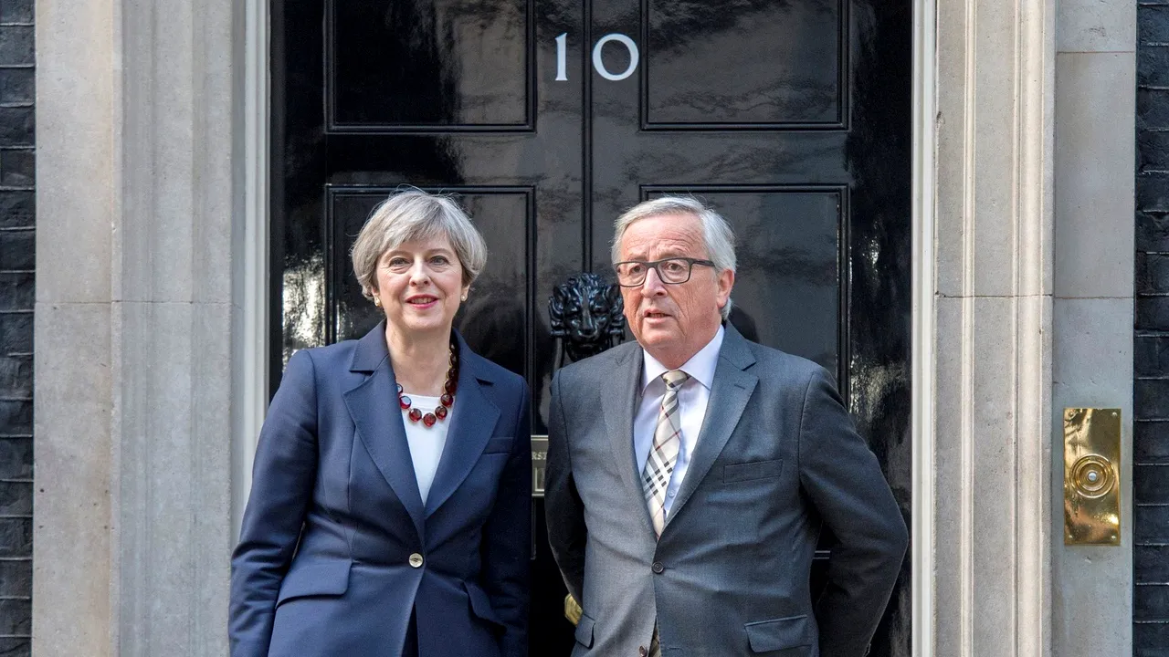 Jean-Claude Juncker a avut o discuţie „prietenoasă” cu Theresa May pe tema Brexit
