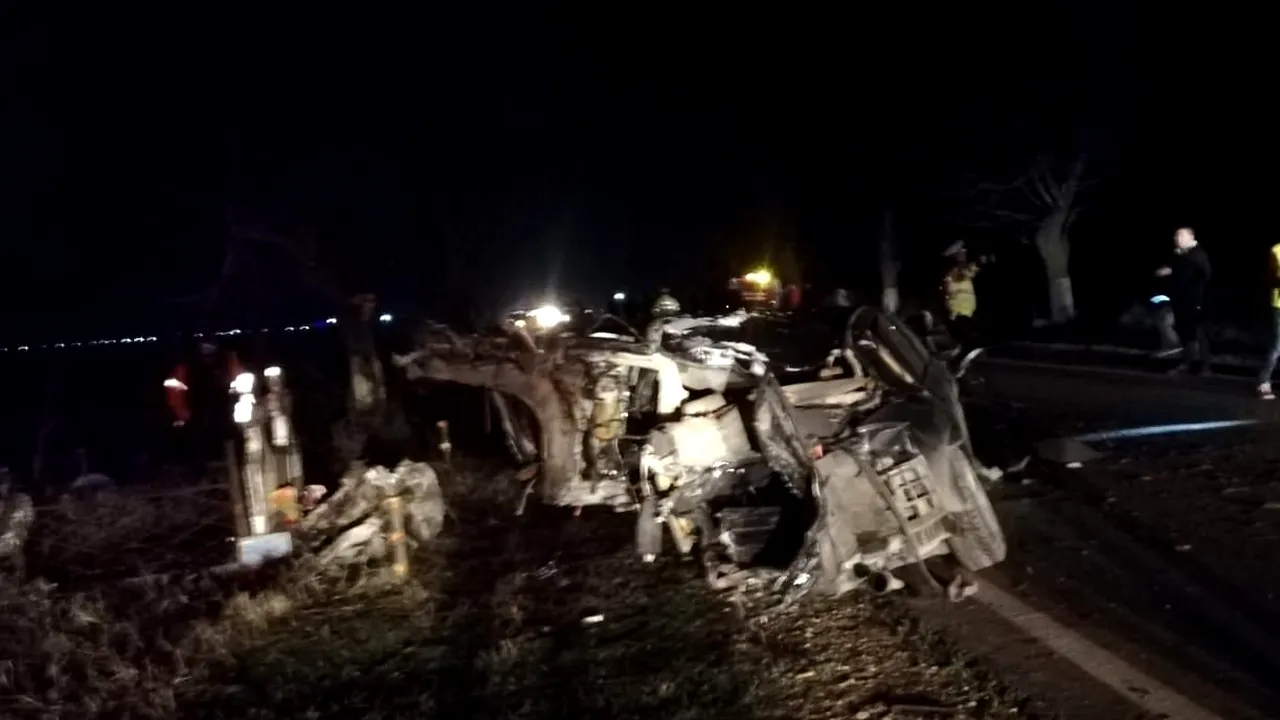 VIDEO | Accident mortal: Un tânăr a murit după ce a lovit cu maşina un copac, în Caracal 