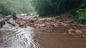 Cozi cu peste 100 de maşini pe ambele sensuri ale Transfăgărăşanului, din cauza aluviunilor
