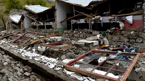 Salvări miraculoase după cutremurul din Nepal: Un bărbat în vârstă de peste 100 de ani, între cele patru persoane salvate la opt zile după seism