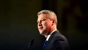 Predoiu la miting: OUG privind migraţia primarilor face parte din mecanismul de fraudare a alegerilor