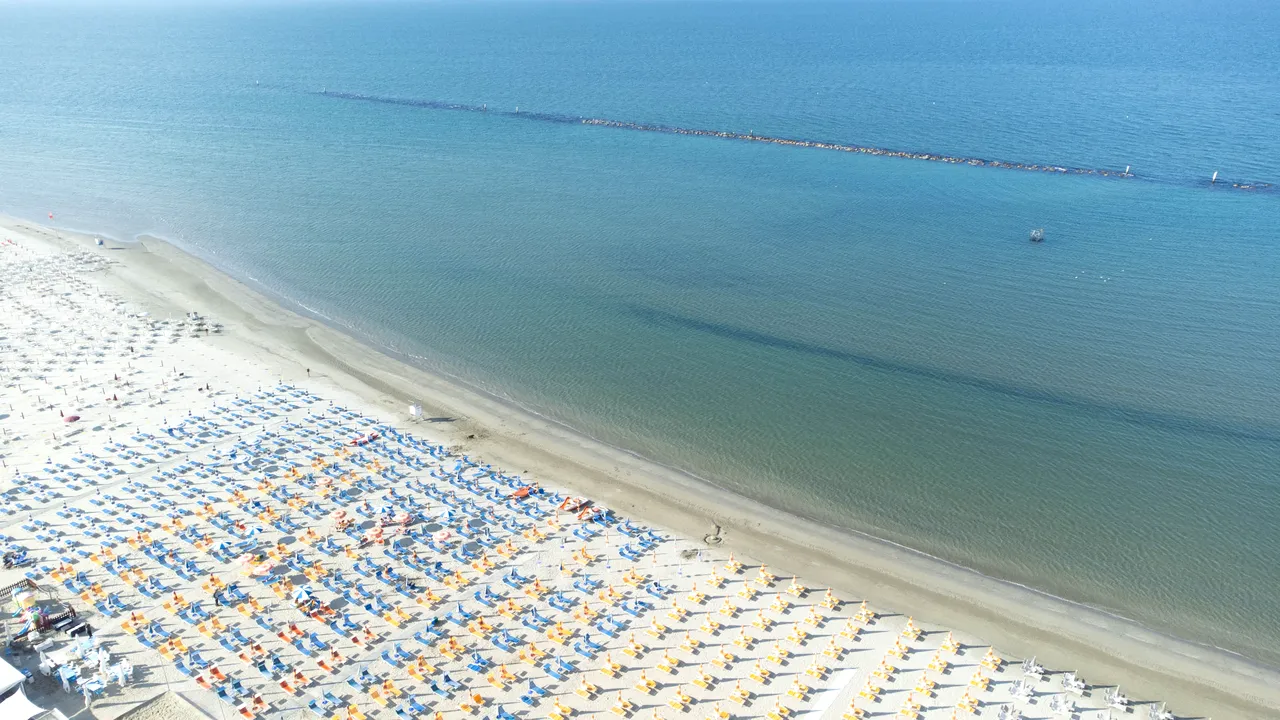 Un salvamar din Italia a fost amendat cu 1000 de euro după ce a salvat viaţa unui turist