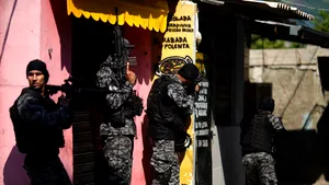 Cel puţin 25 de morţi după un raid al poliţiei din Rio de Janeiro împotriva organizaţiei criminale Comando Vermelho