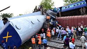 Cel puţin 20 de morţi în India, după deraierea a două trenuri din cauza inundaţiilor