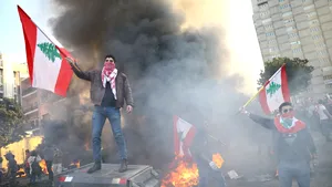 Proteste în Liban: Poliţia a folosit gaze lacrimogene şi focuri de avertisment împotriva manifestanţilor. Mai multe persoane, la spital