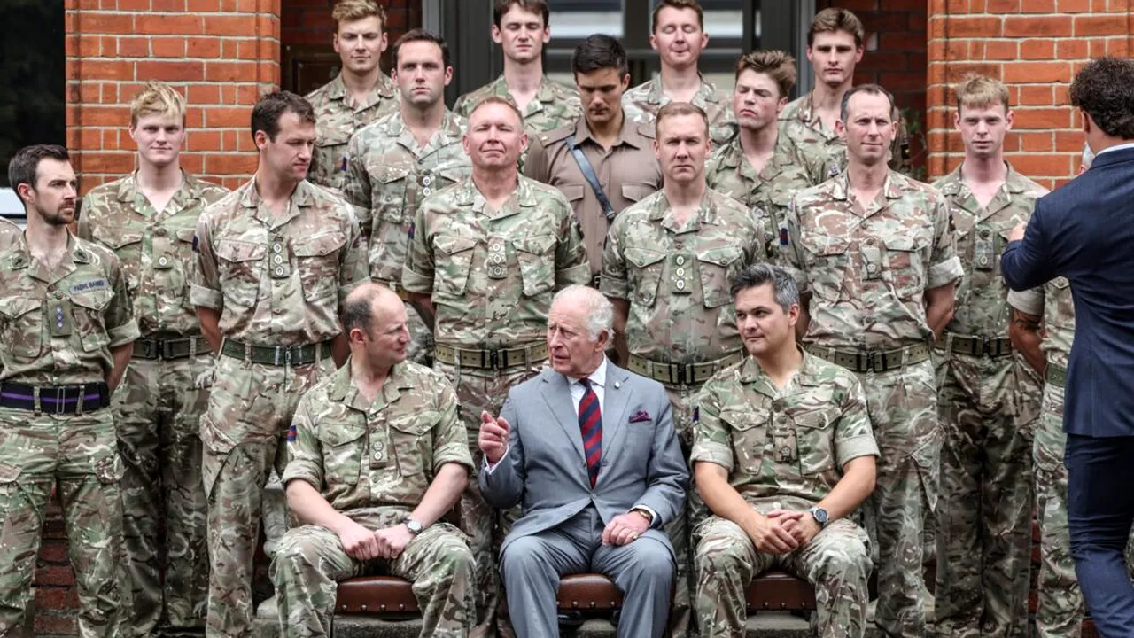 Ceremonie grandioasă la Londra: ziua de naștere a regelui, marcată printr-o paradă la care participă mii de militari