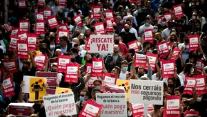 Patronii spanioli de restaurante au pus mâna pe tigăi. Spania trece prin al doilea val al pandemiei şi principalele restricţii vizează sectorul HORECA