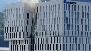 Incendiu la AFI Braşov. La faţa locului s-au deplasat 6 autospeciale cu apă şi spumă