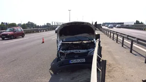 Un bărbat a ajuns la spital după un accident în lanţ pe Autostrada A1, deoarece era atent la un alt accident - FOTO, VIDEO
