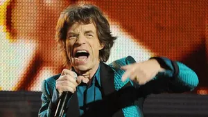 Mick Jagger va produce un film despre James Brown