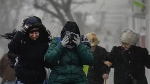 ATENŢIONARE ANM: Precipitaţii, ninsori la munte, intensificări ale vântului