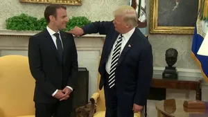 GLUMĂ la Casa Albă: Cum l-a scuturat Donald Trump de 