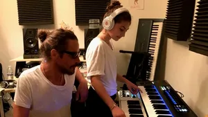 Fiica cea mică a lui Chris Cornell a lansat o piesă produsă de acesta, în interes caritabil | VIDEO