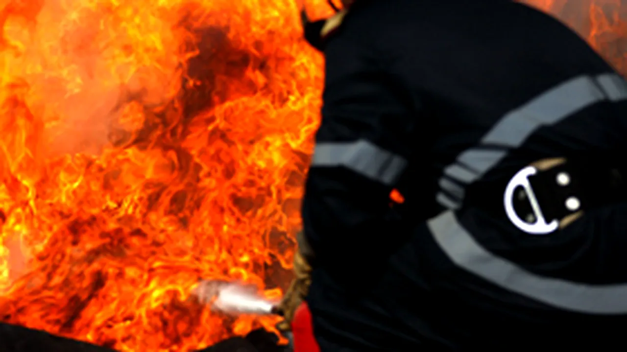 Incendiu de proporţii la un depozit de cereale de la Crevedia