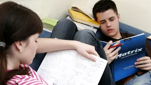 Cât timp ar trebui elevii să petreacă învăţând? Care este regula de aur pentru rezultate şcolare bune