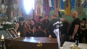 Românul decedat în atentatul de la Nisa, înmormântat la Rovinari în lipsa soţiei şi a copilului - FOTO, VIDEO