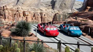 Disneyland California se închide din cauza pandemiei COVID-19