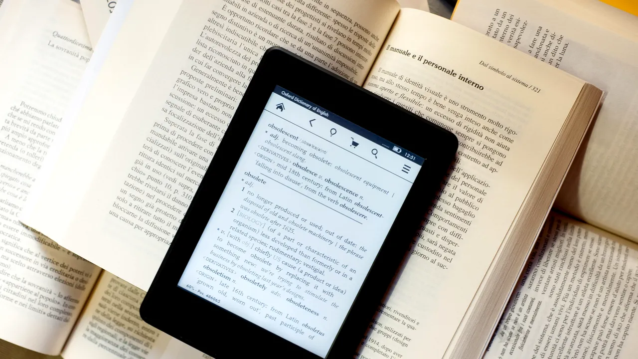 O compania din Taiwan pregăteşte un ebook reader care se deschide ca o carte