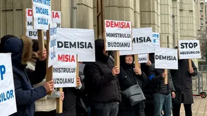 Protest în fața Ministerului Mediului: 