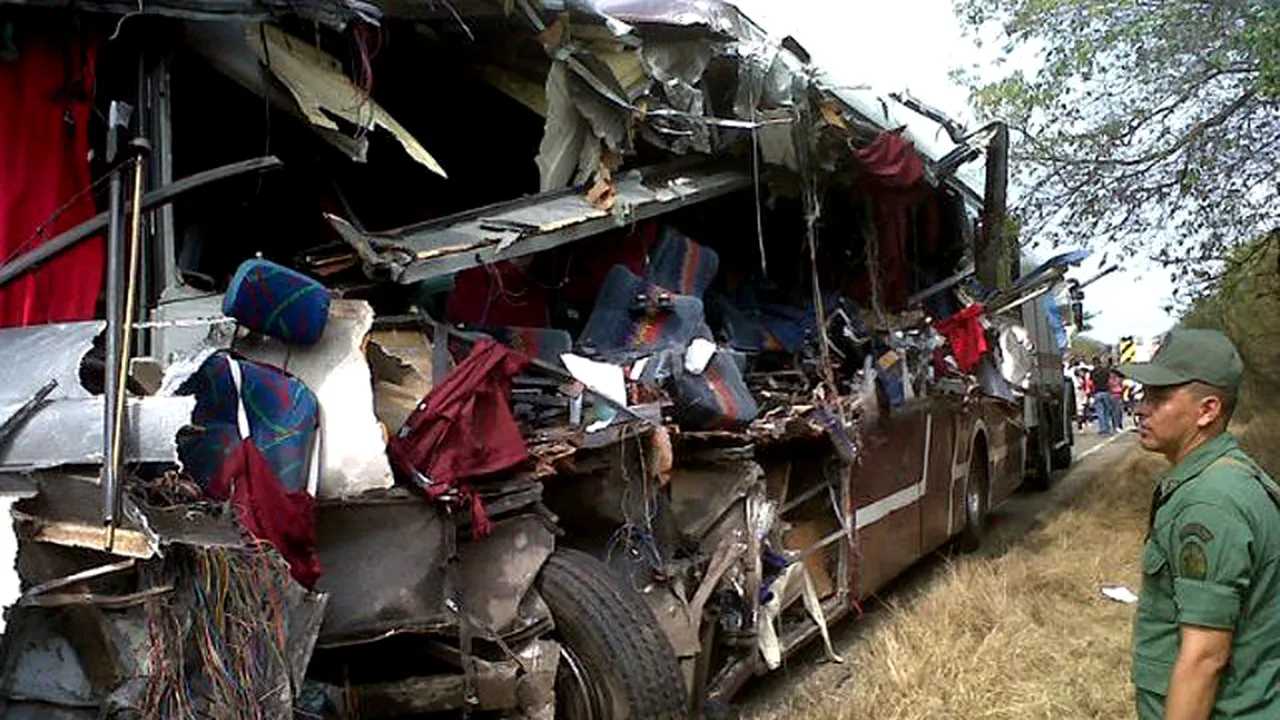 Tragedie în Venezuela: Cel puţin 11 morţi şi 14 răniţi într-un accident rutier - FOTO