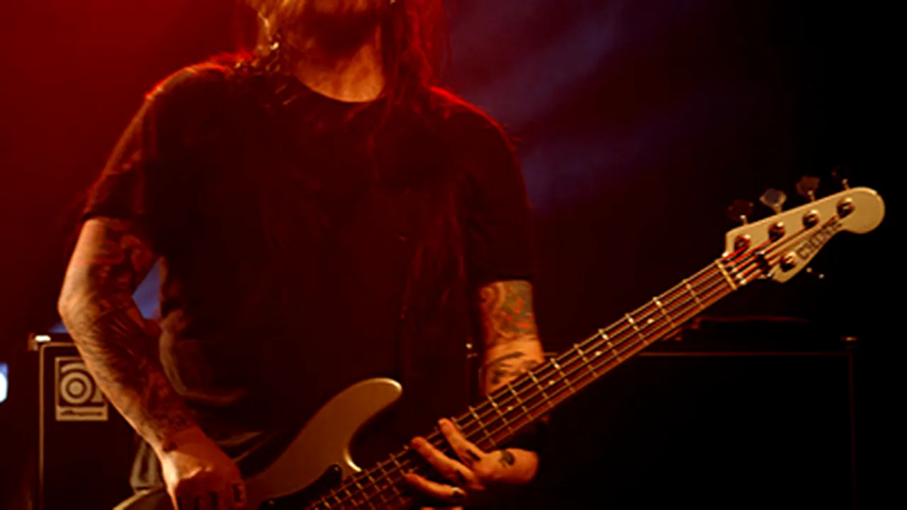 Basistul trupei Deftones, în comă, în urma unui accident (Video)