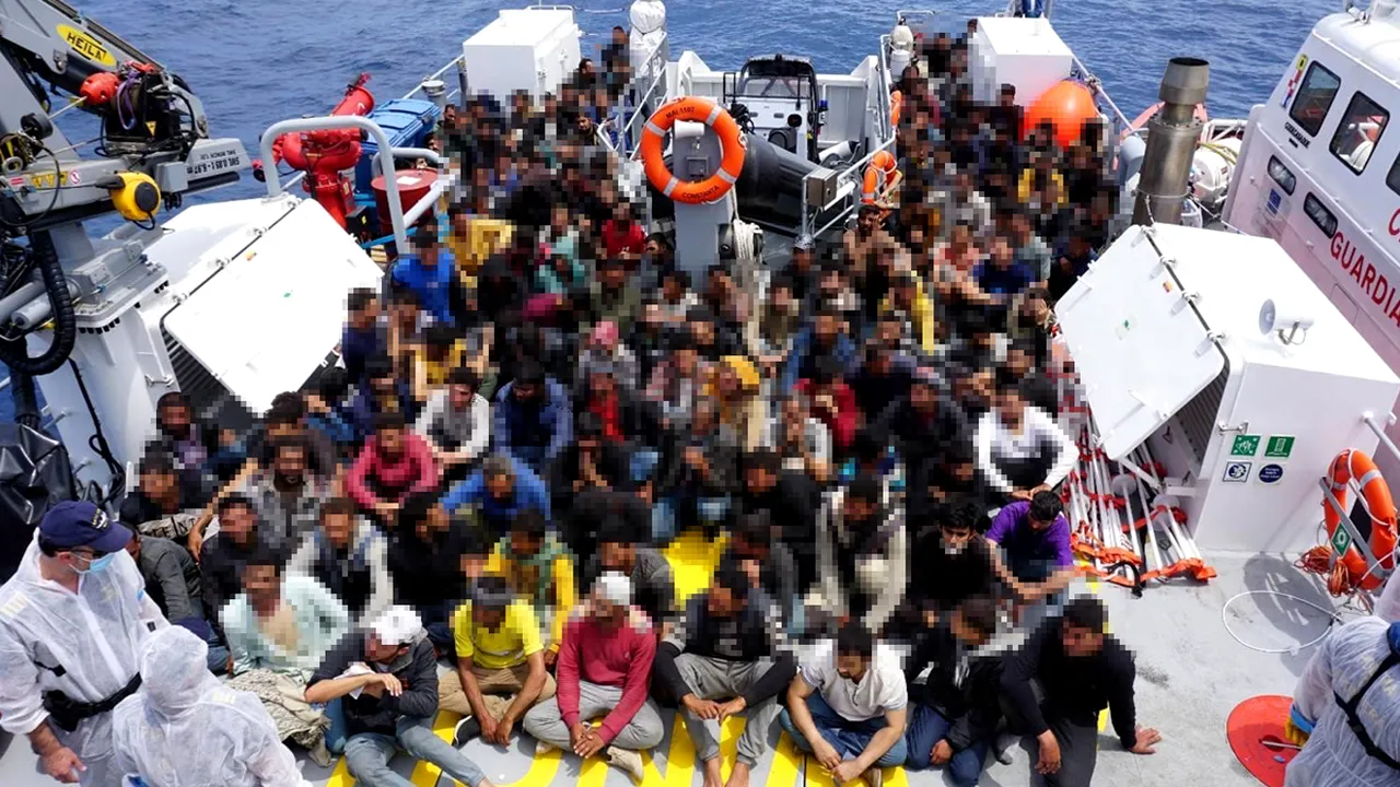 Poliţiştii români de frontieră au salvat 159 de cetăţeni străini aflaţi în pericol în Marea Mediterană