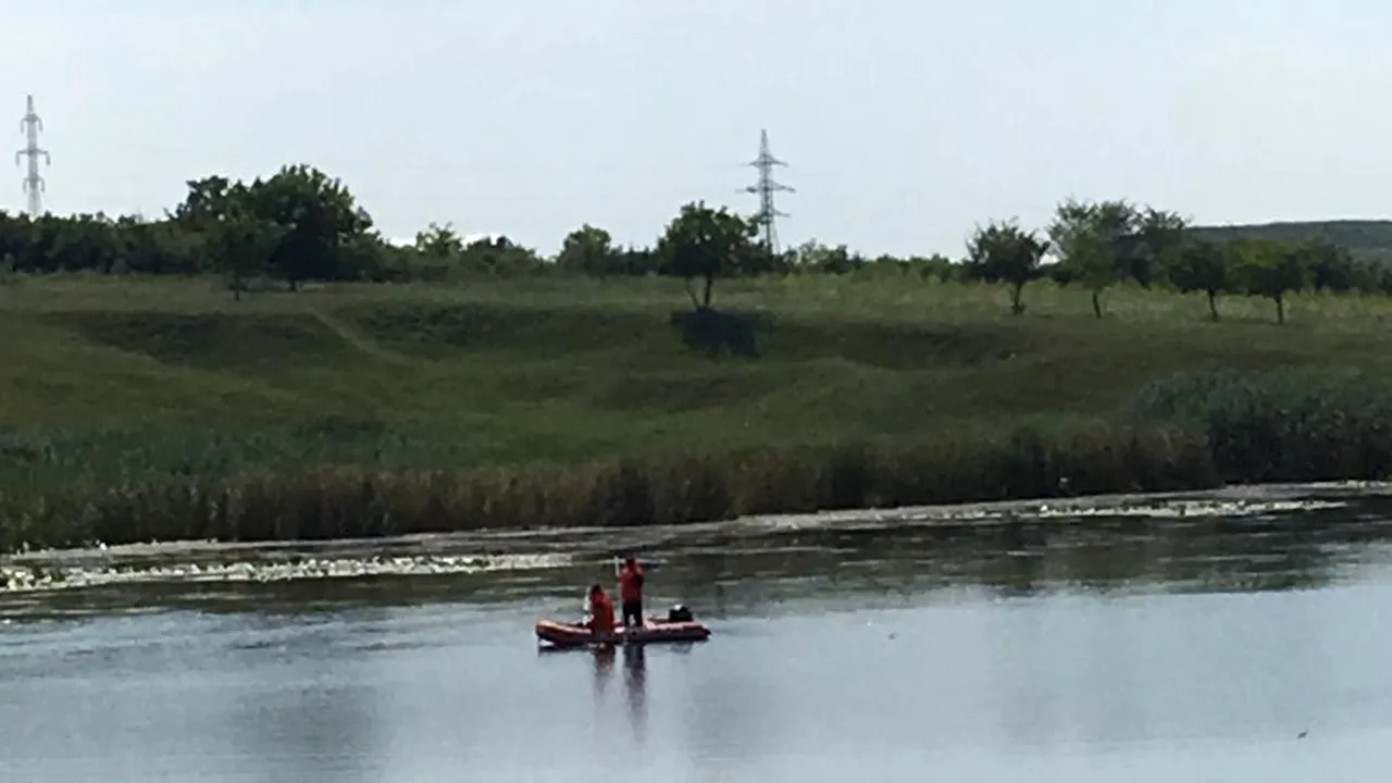 Accident în Constanţa. O maşină în care se aflau un copil de 12 ani şi bunicul său a căzut în lacul Tăbăcărie